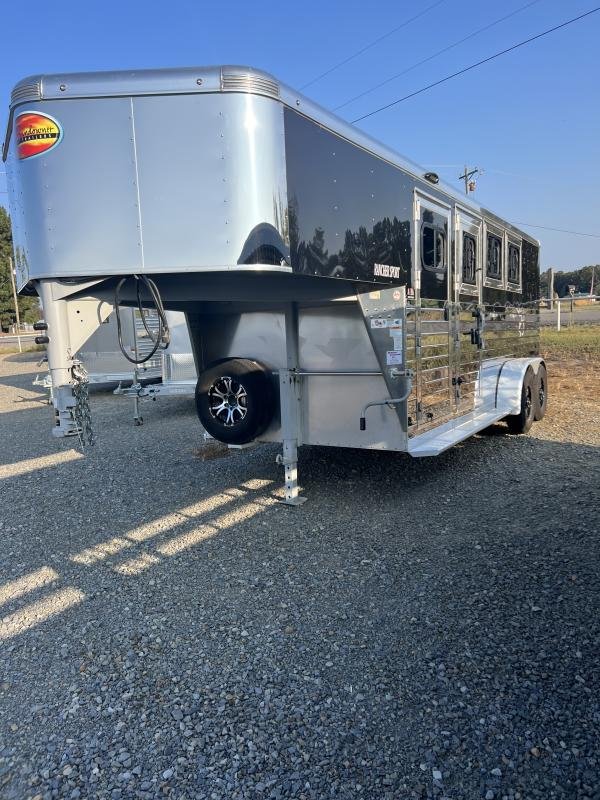 2022-sundowner-3-horse-slant-gn-trailer.jpg 2022 Sundowner 3 Horse Slant GN Trailer