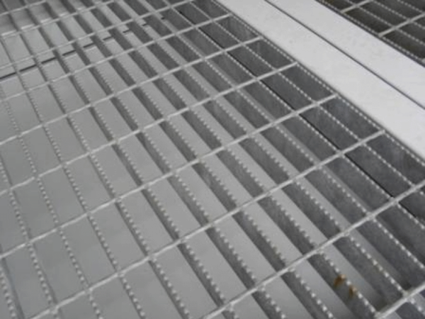 628-8ft-open-mesh-floor-2-600x450-1.png 20Ft X 8Ft Open Mesh Floor Bunded Store